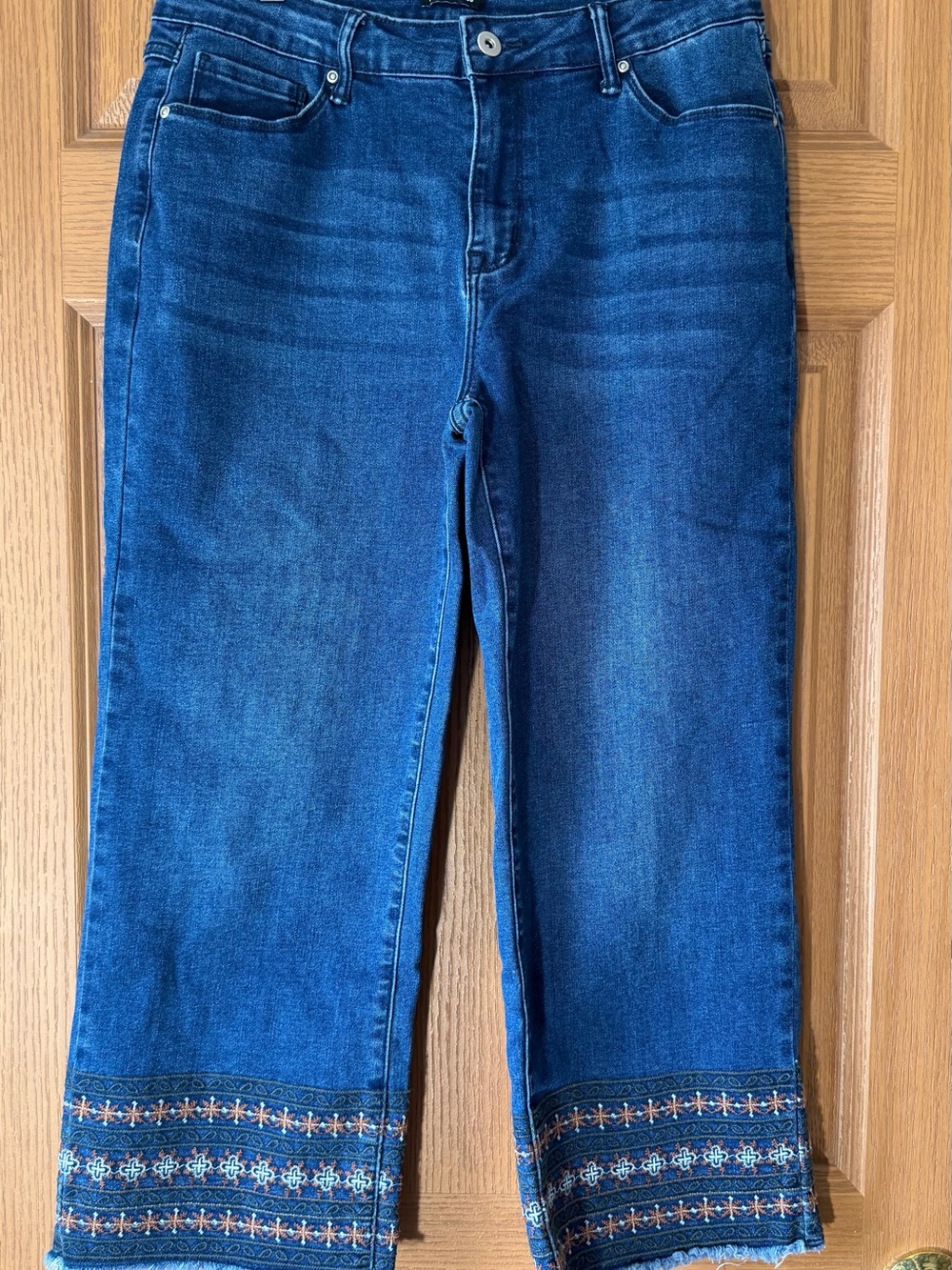 Embroidered Hem Cropped Jeans in Dark Blue